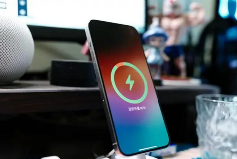 慈利苹果15换屏服务分享用什么充电器给iPhone15充电更好 